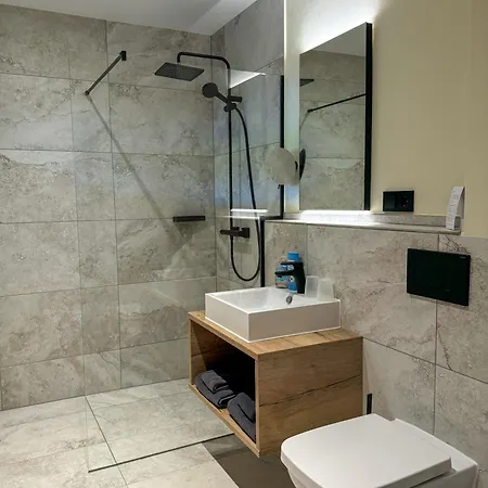 Veenland فندق 4*