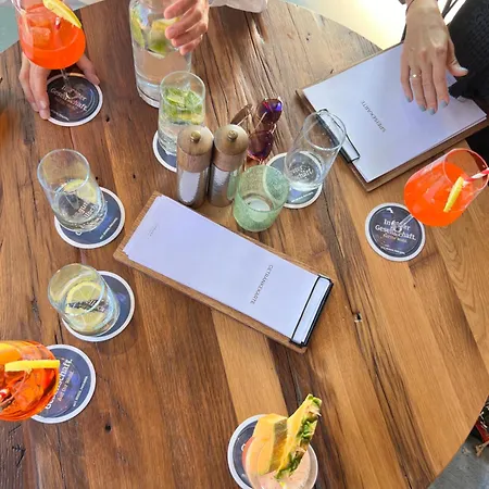 Veenland فندق 4*